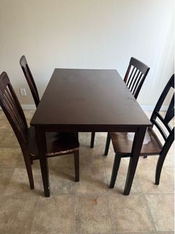 Table with 3 chairs