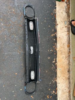 1968 camaro grill w/trim