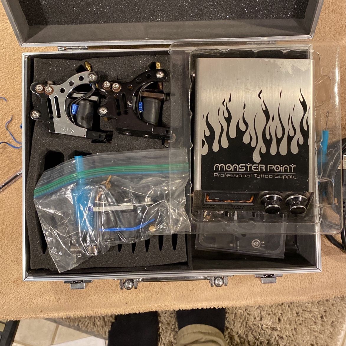 4 Tattoo Machines And Power Supply , Plus A lot Of Accessories