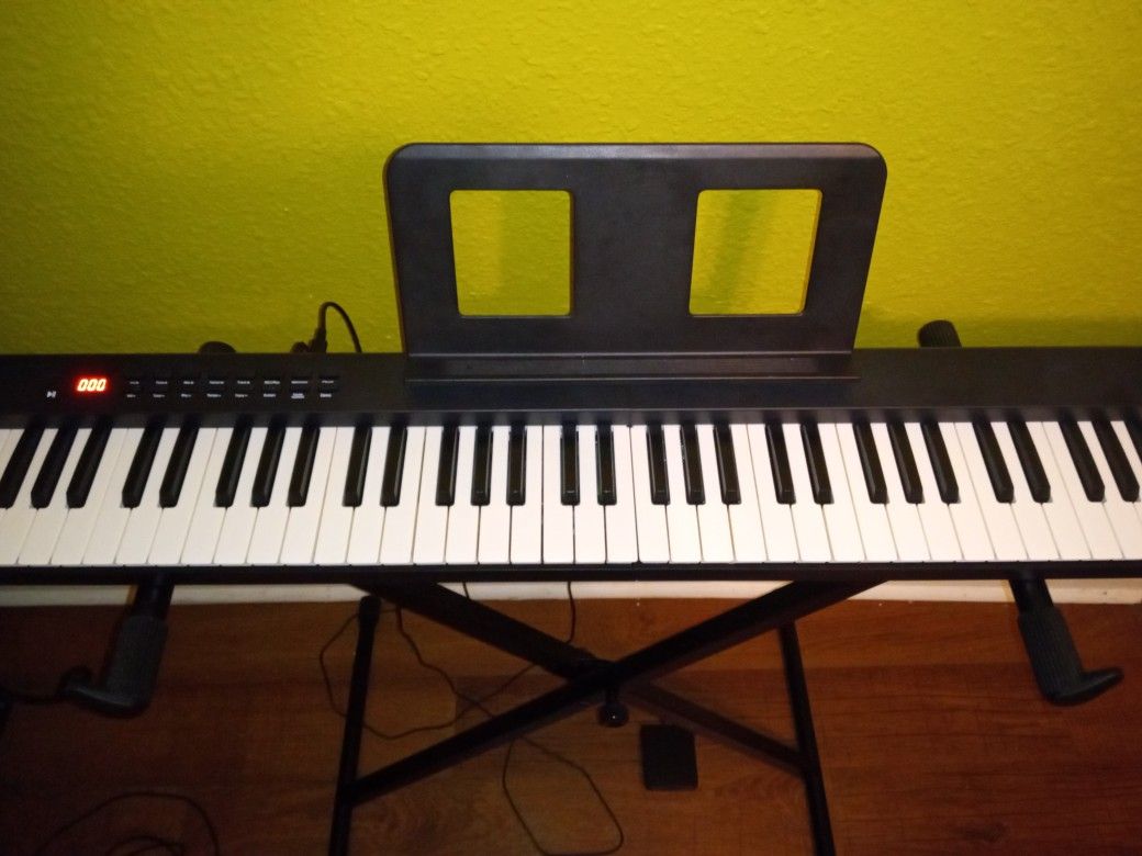 Piano and Stand 88 Keys