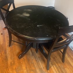 Circular table / 2 Chairs