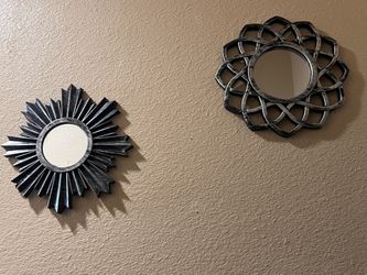 Small Mirror Decorations And Wall Flowers