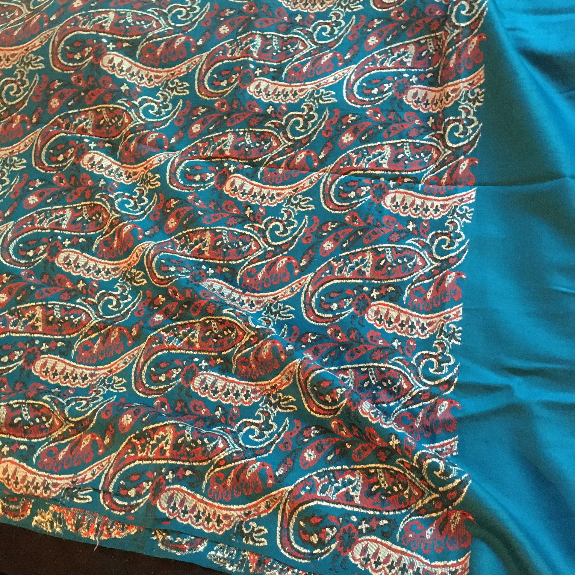 SHAWL - PURE WOOL SHAWL .