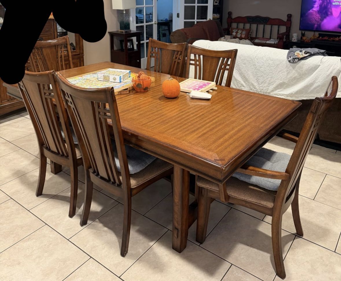Table With 6 Chairs 