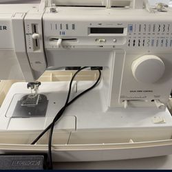 Singer Sewing Machine 