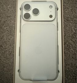 Apple iPhone 17 Pro max Silver– Open Box