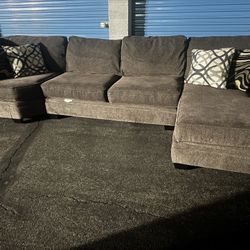 Beautiful Grey 3pc Sectional Couch Sofa