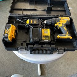 DeWalt drill, 20V 4Ah battery, DCB112 battery charger