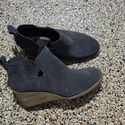 Toms Slip On Boots Size 5