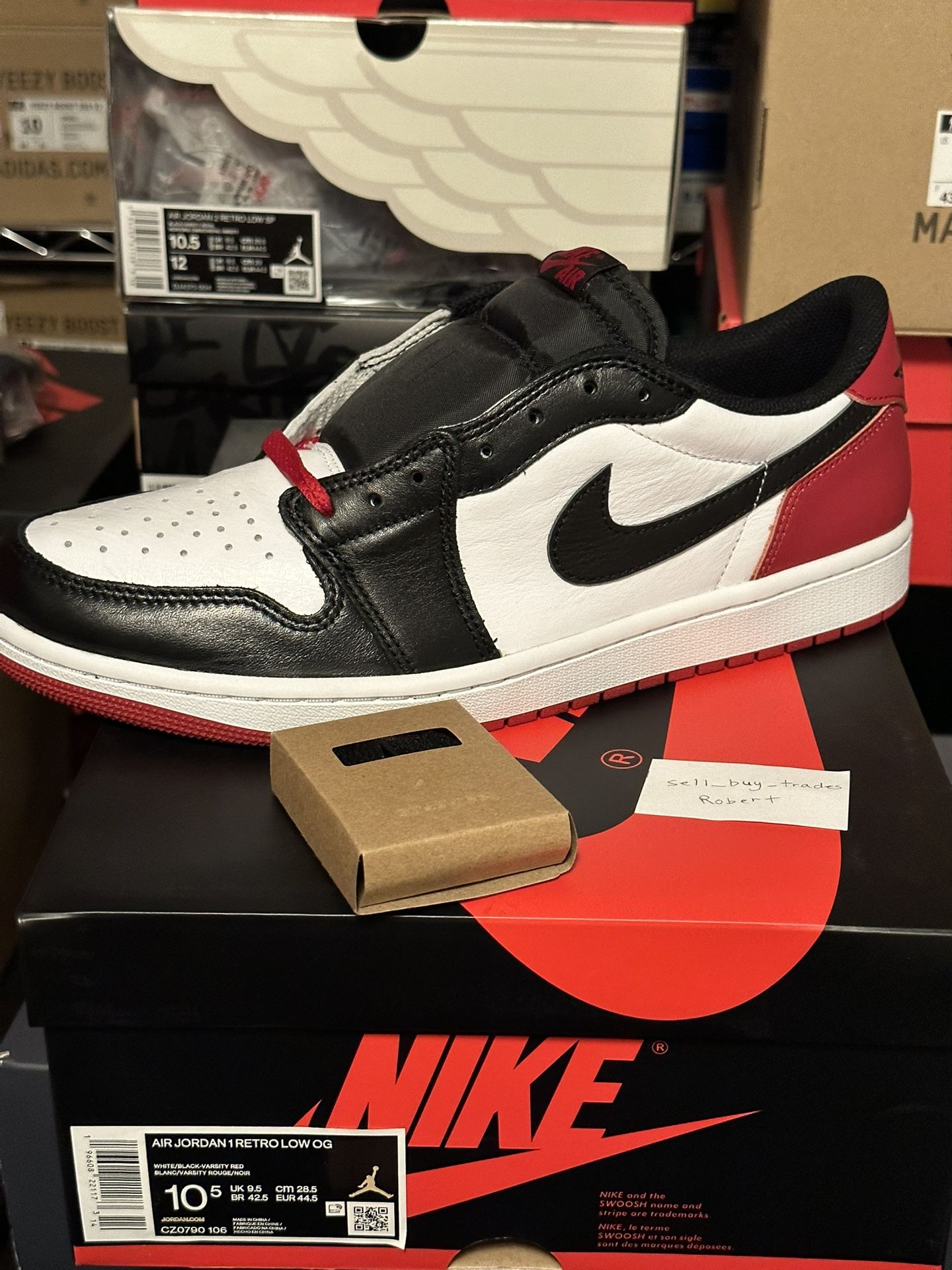 NEW 2023 AIR JORDAN 1 RETRO LOW “Black Toe” Sz10.5