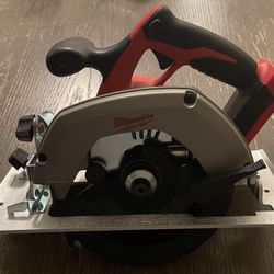 New Milwaukee M18 Cordless Circular Saw 6 1/2” (Tool Only) 2630-20