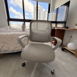 Barely used ergonomic study/work chair