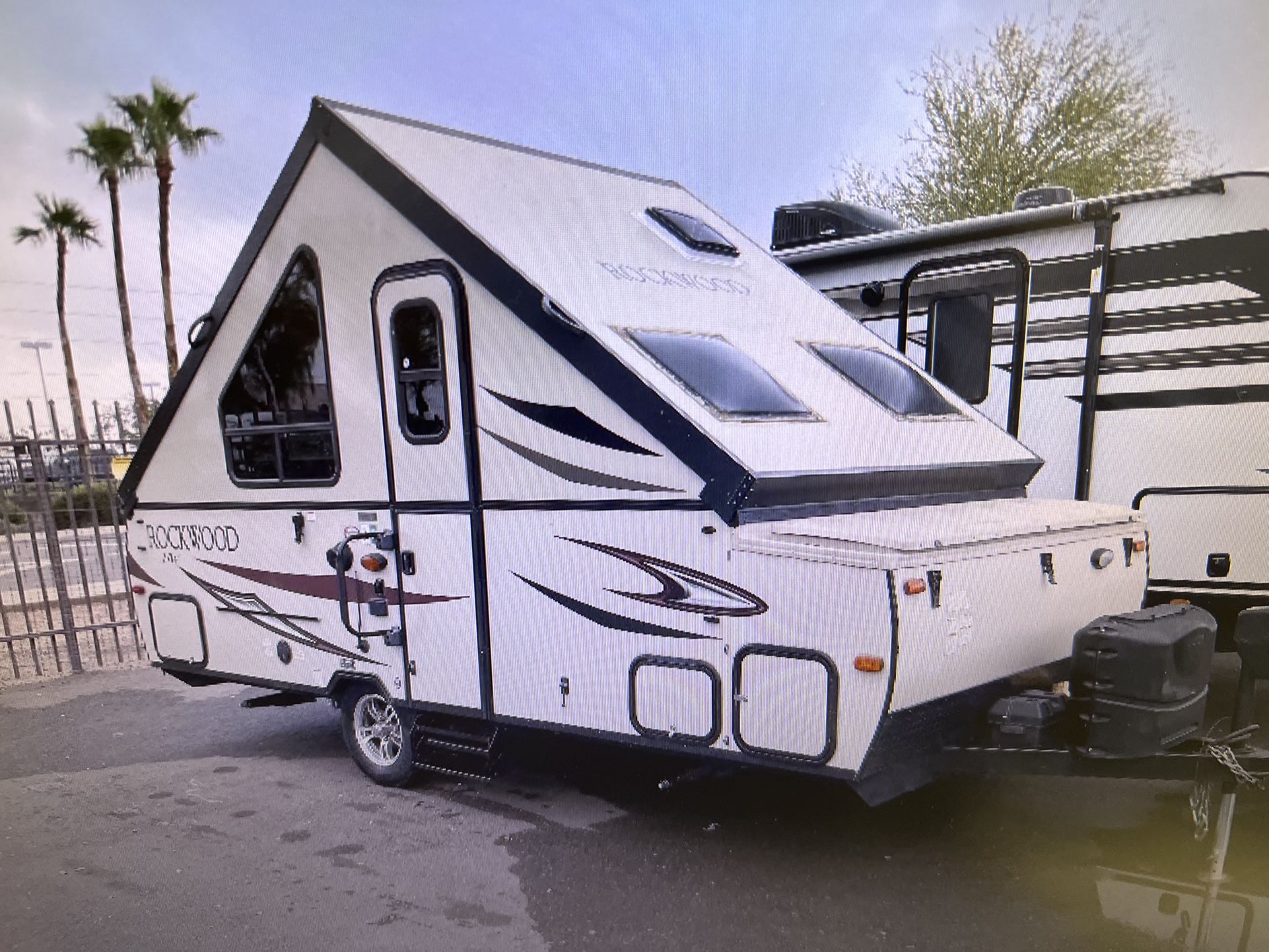 2017 ROCKWOOD HARD SIDE A212HW