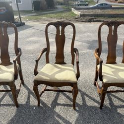 (4) Traditional Queen Anne style dining arm chair