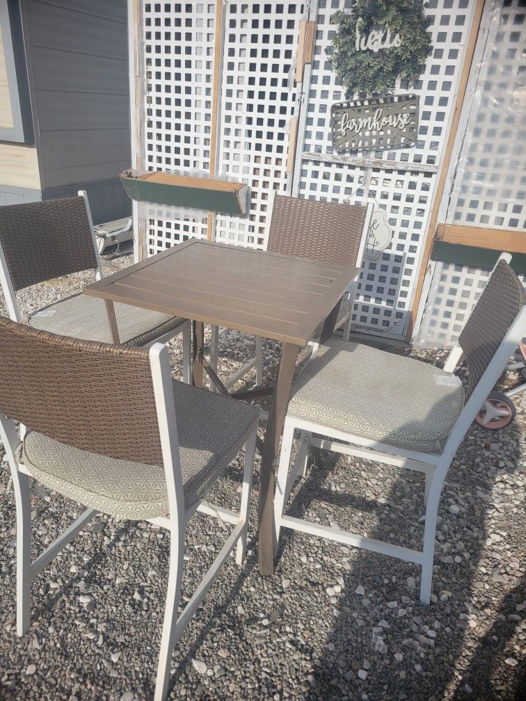 Outdoor Patio Table And Chairs