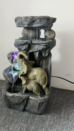 Fuente de Elefantes en Roca con Luz LED – Mayoreo $48