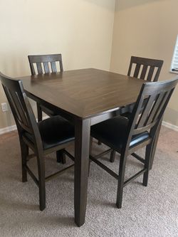Dining room table & 4 chairs