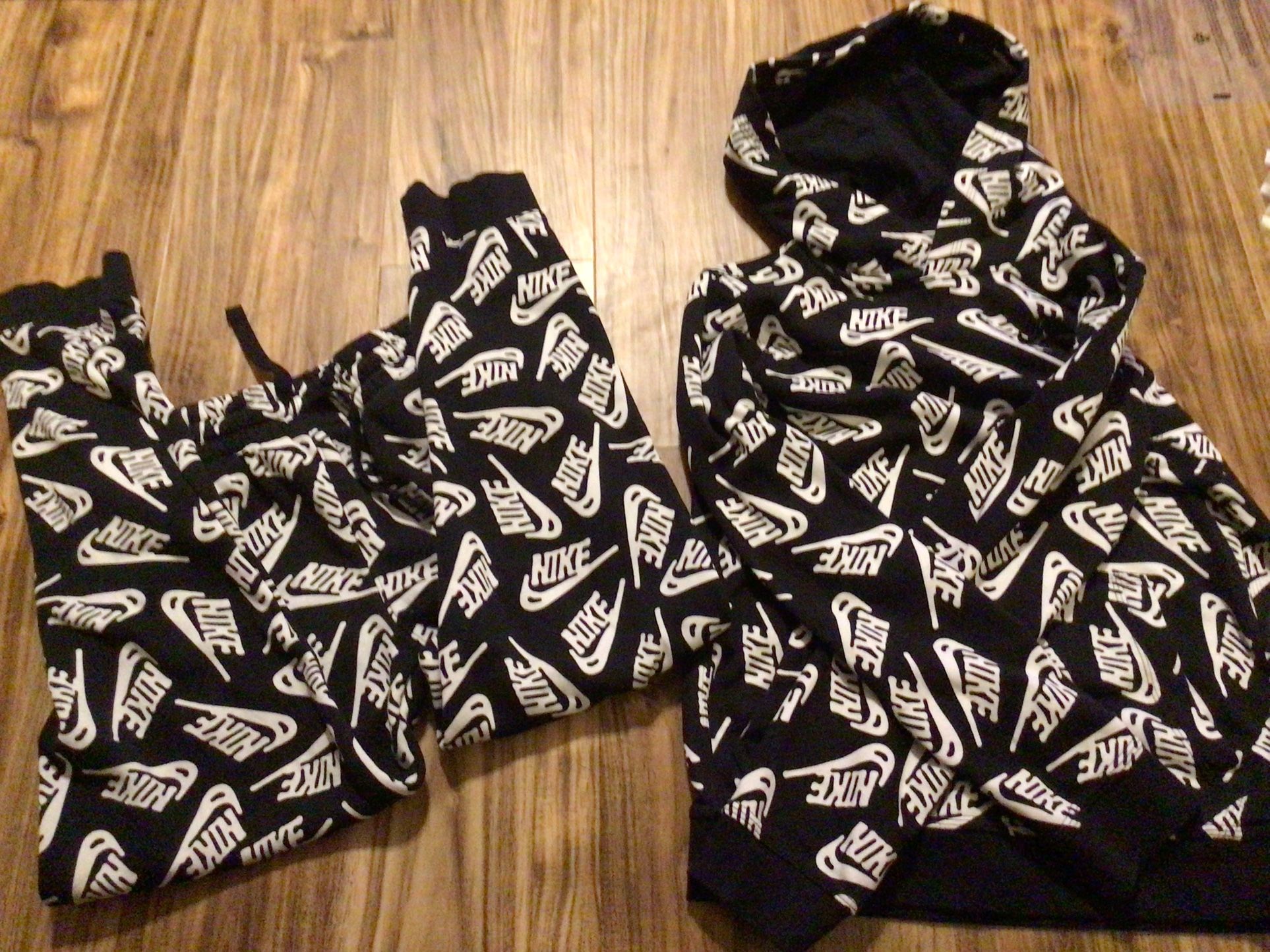 Nike sweat suit big boys large Nike all over over Design
