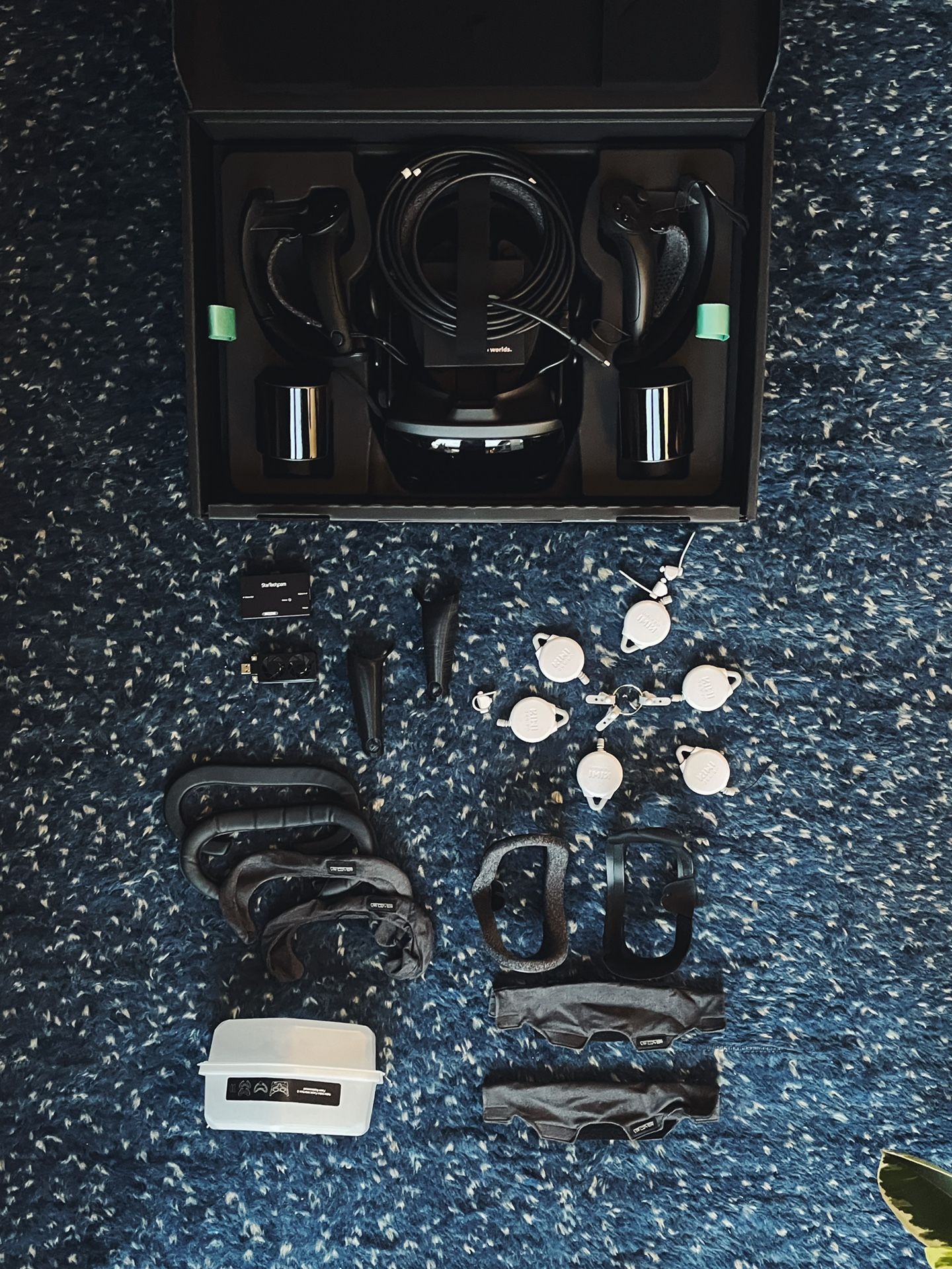 Valve Index w Signal Booster, Ext Cable, XL Controller Grips