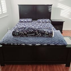 Queen Bed With Nightstand And Chest 
