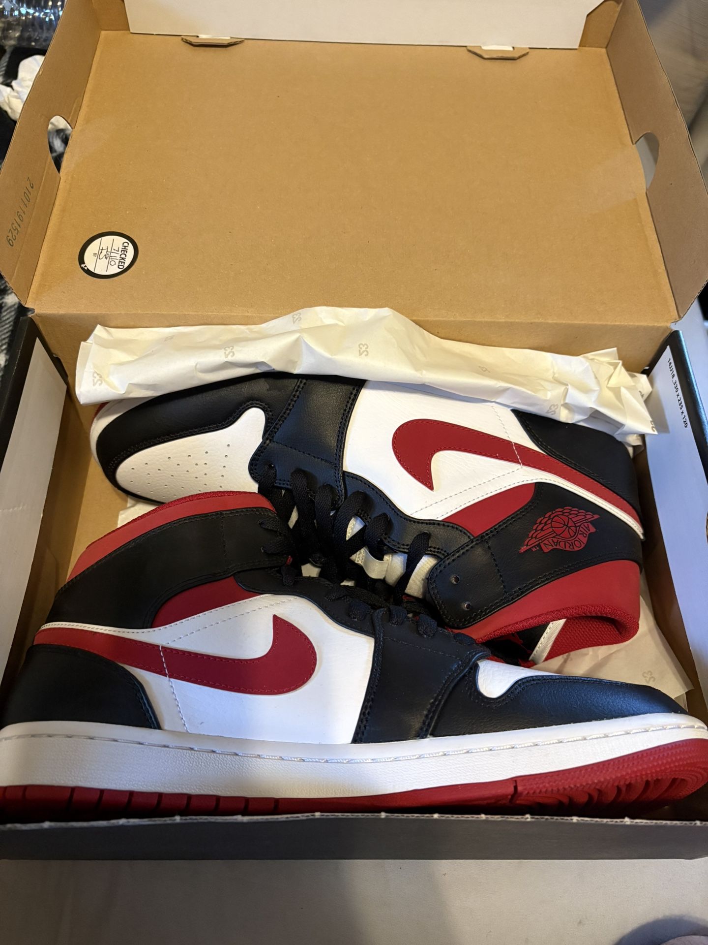 Air Jordan 1 Mid