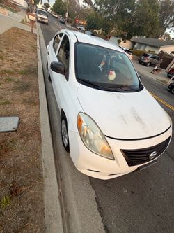 2012 Nissan versa