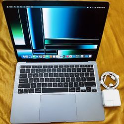 M1 Macbook Air 13.3” 256GB SSD / Apple Intelligence 