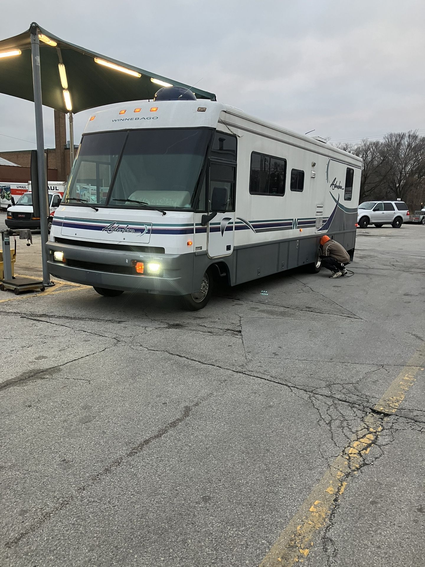 2000 Winnebago Adventurer