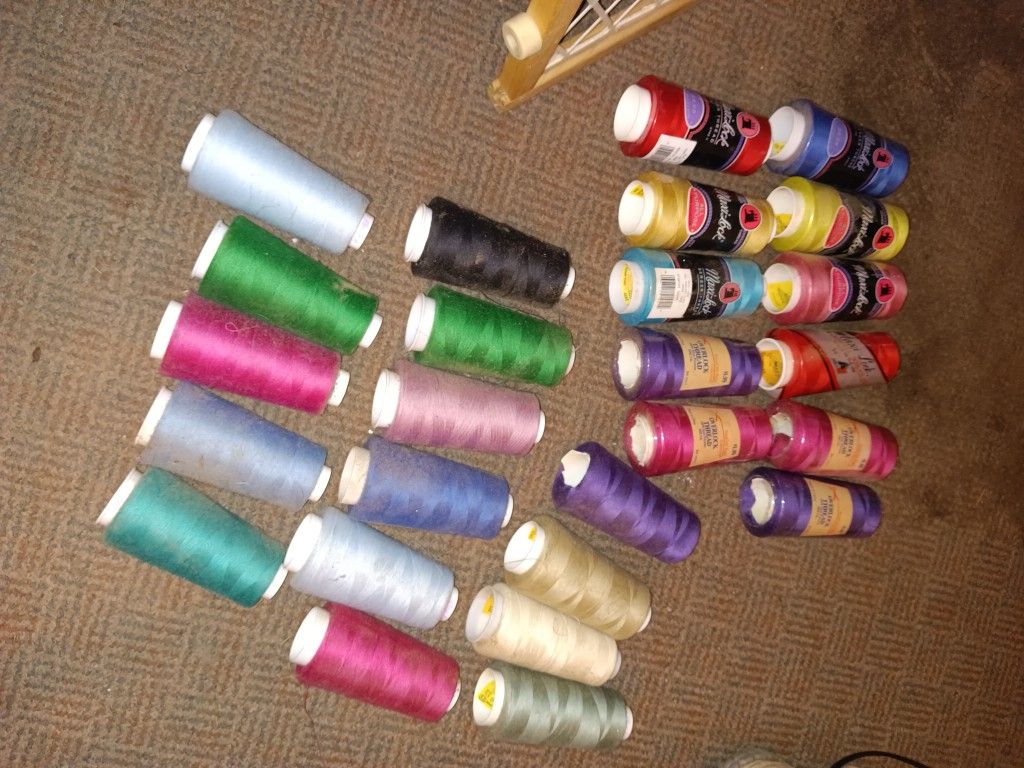 26 spools of thread Maxi-lock serger and overlock thread