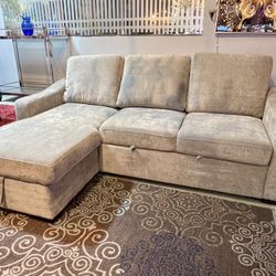 Reversible Sectional w/ Pull-out Bed. 4th Of July Sale🇺🇸🇺🇸🇺🇸