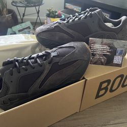 Yeezy 700 Utility Black