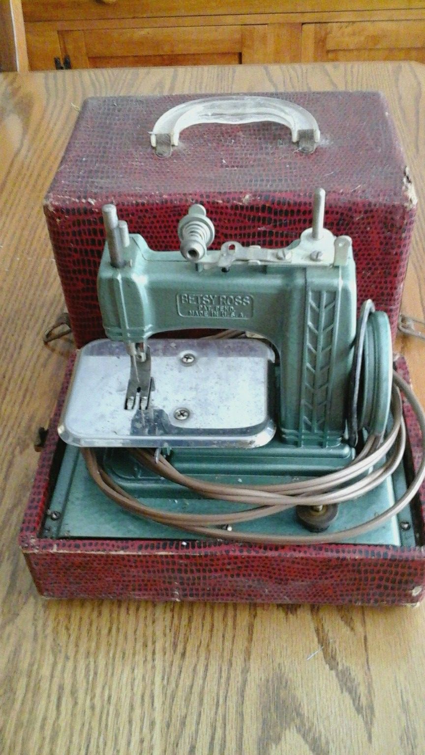 Betsy Ross vintage sewing machine with case