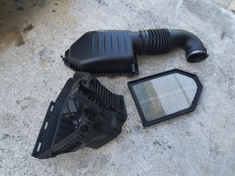 2011-2020 Dodge Charger 5.7L Air Cleaner Intake Filter Box housing stock OEM hose tube pipe