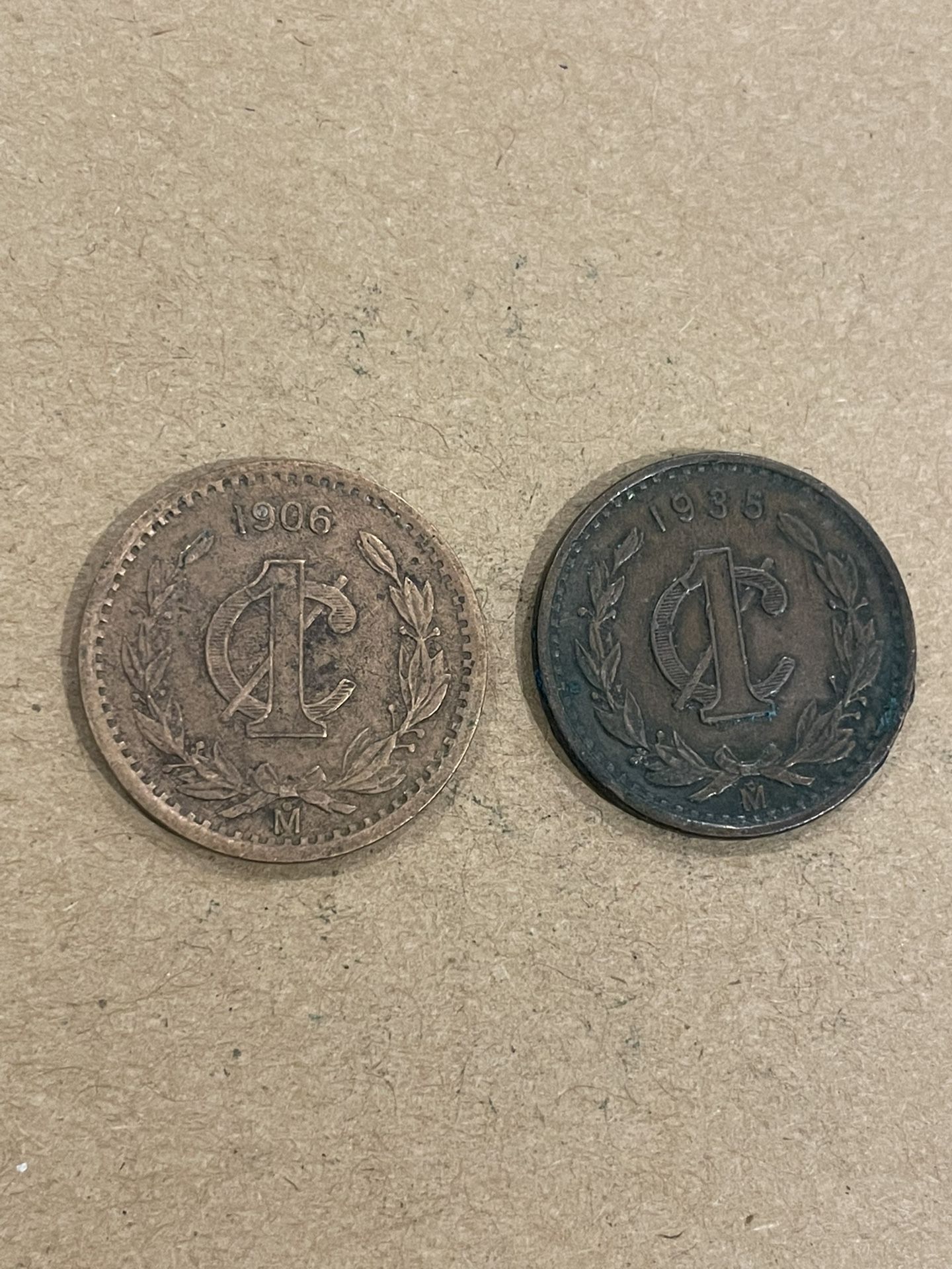 1906 & 1935 Mexican 1 Centavo Coins