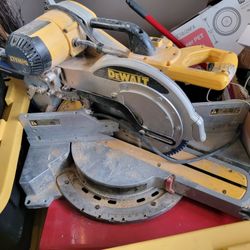 Dewalt saw