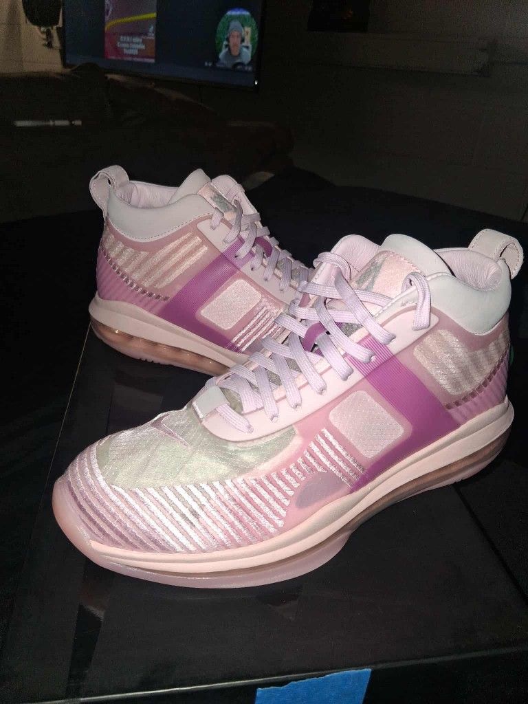 John Elliot x LeBron Icon (Size 7 Men's)
