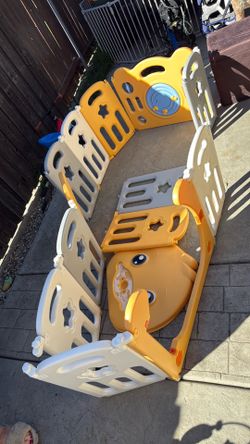 Orange and grey Duck baby gate 13 peices