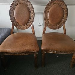 Beautiful Table With 6 Chairs 