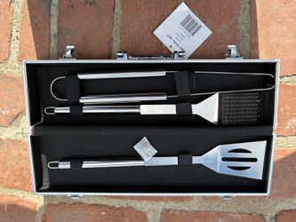 Brand New BBQ Grill Tool Set (Spatula, Tongs, Brush w/ Case)
