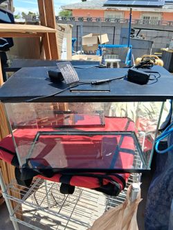 2 Five Gallon Aquiriums Like New