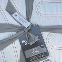 Brand New, Beautiful, King Size Quilt, Great For Any Bedroom And A Mother’s Day Gift