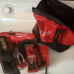 Pistola Cargador Batería Y Bolsa