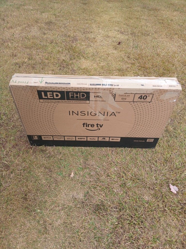 -Read Info- 2025 Model 40 In. Insignia Smart 🔥 TV W/Remote