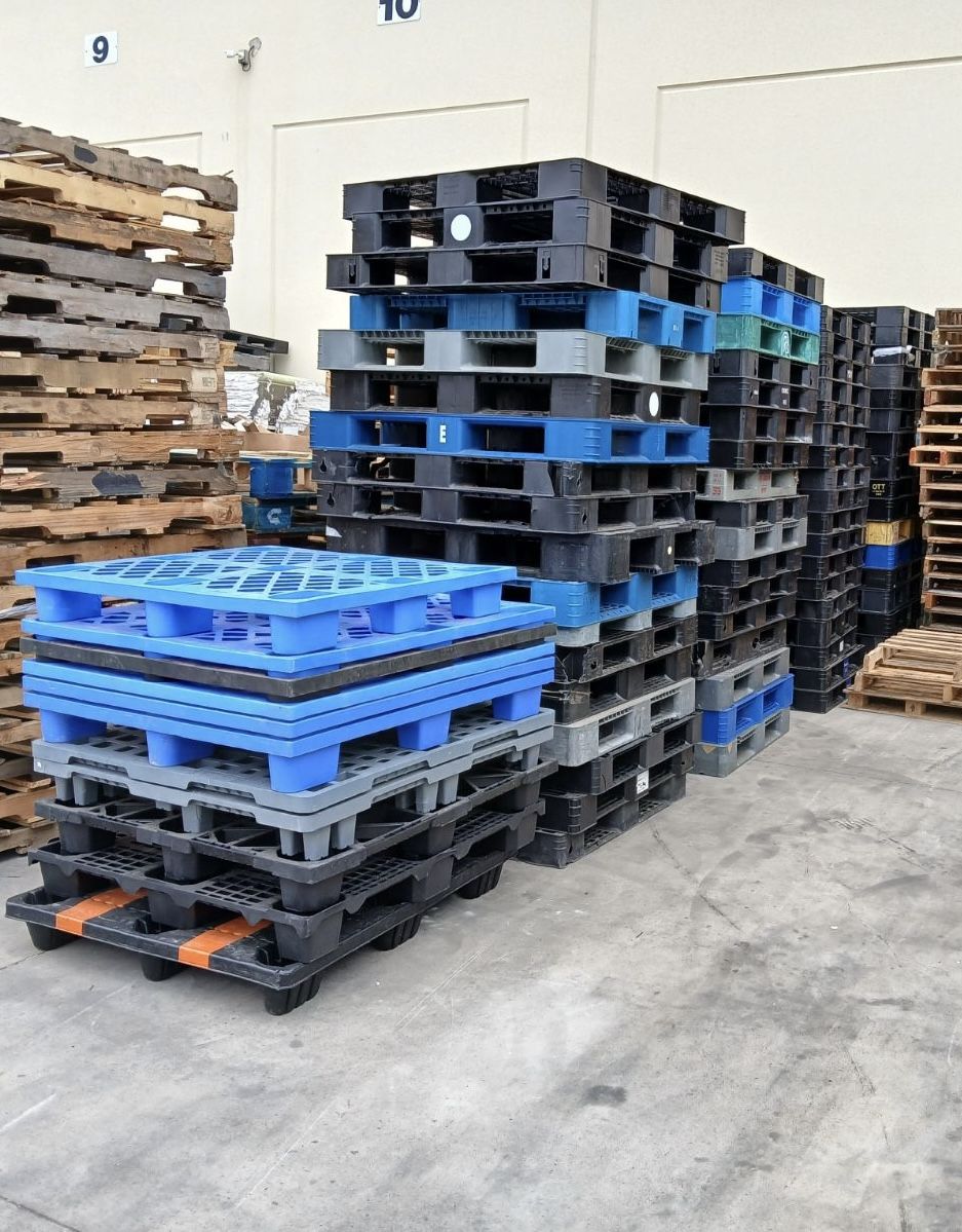 Used Plastic Pallets / Price is Per Pallet