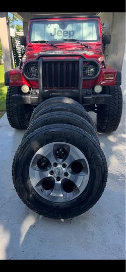 Jeep Wrangler (4) Rims/ Tire