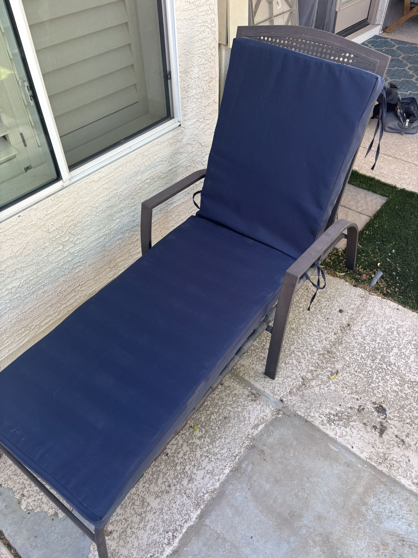 Chaise Lounge Chairs 