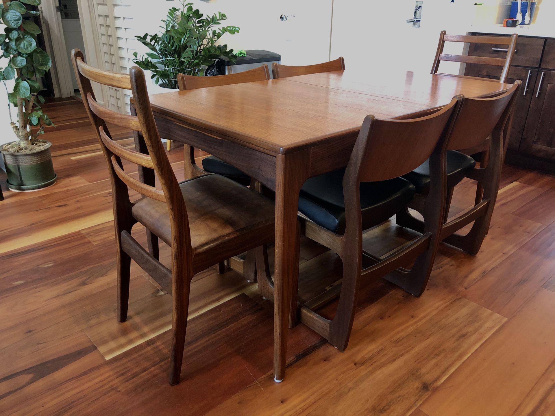Last chance! Vintage Mid Century Modern Teak “Butterfly leaf” Dining Table and Chairs