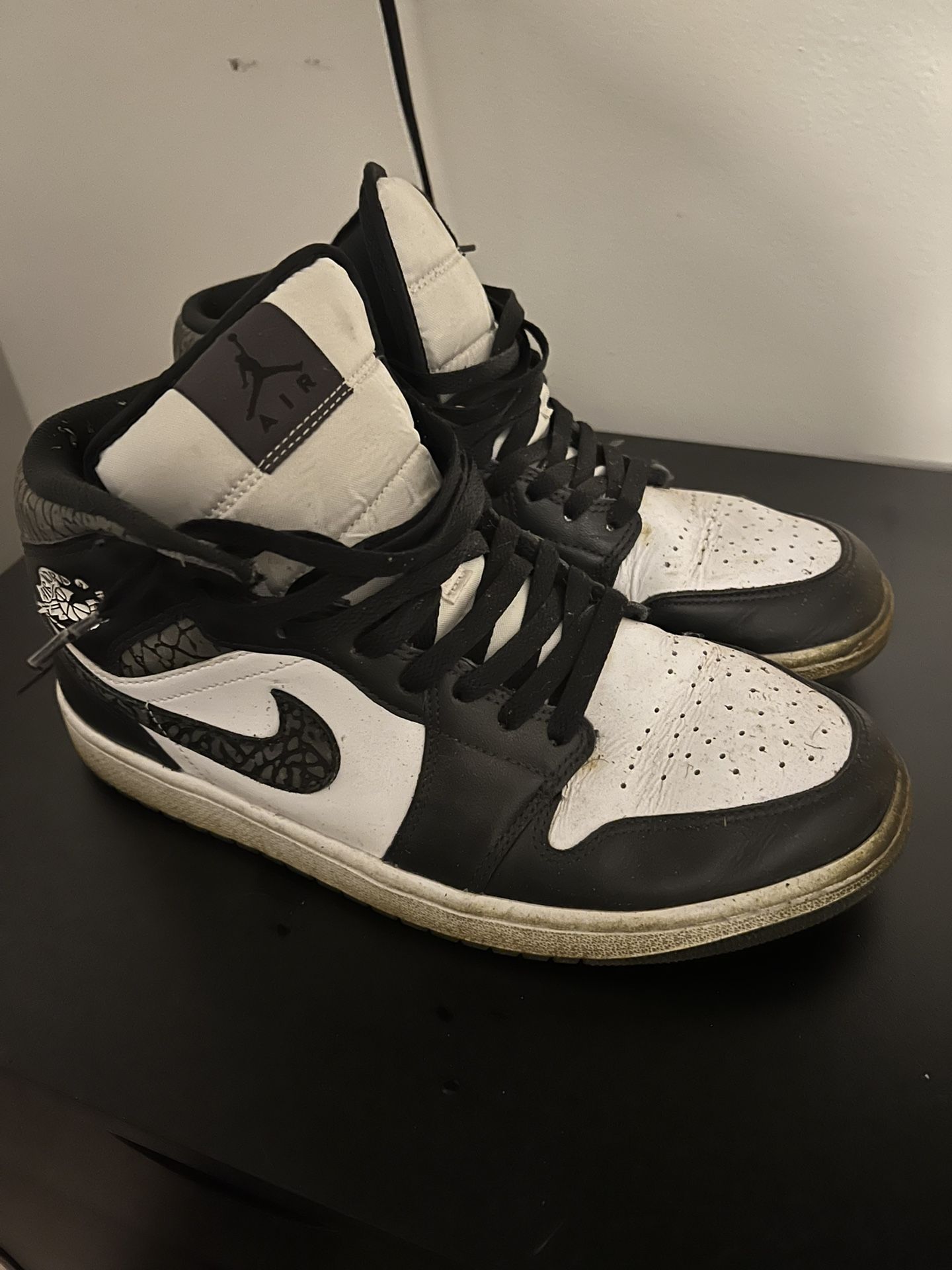 Nike Air Jordan 1 Low SE – Black/White