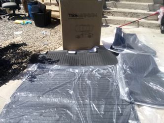 $100 O.B.O /Tesla model Y  Floormats  4 piece set