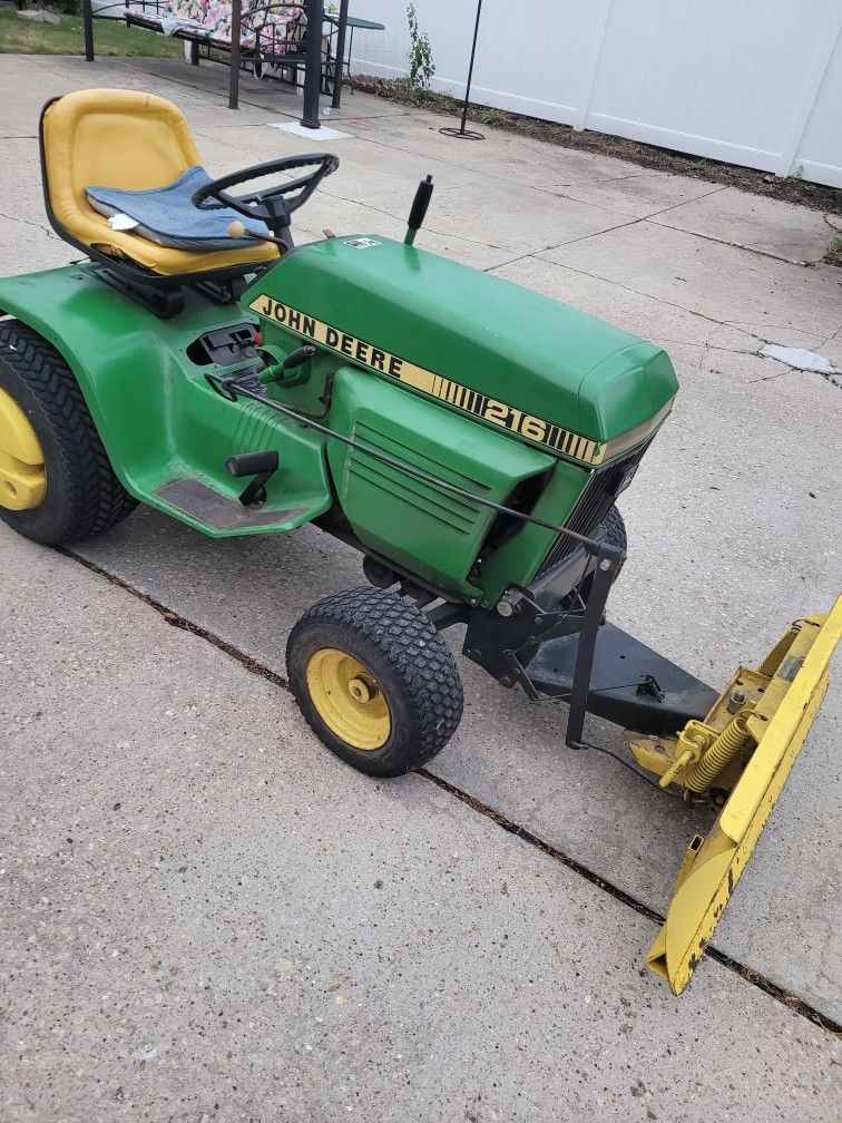 JOHN  DEERE SNOW PLOW